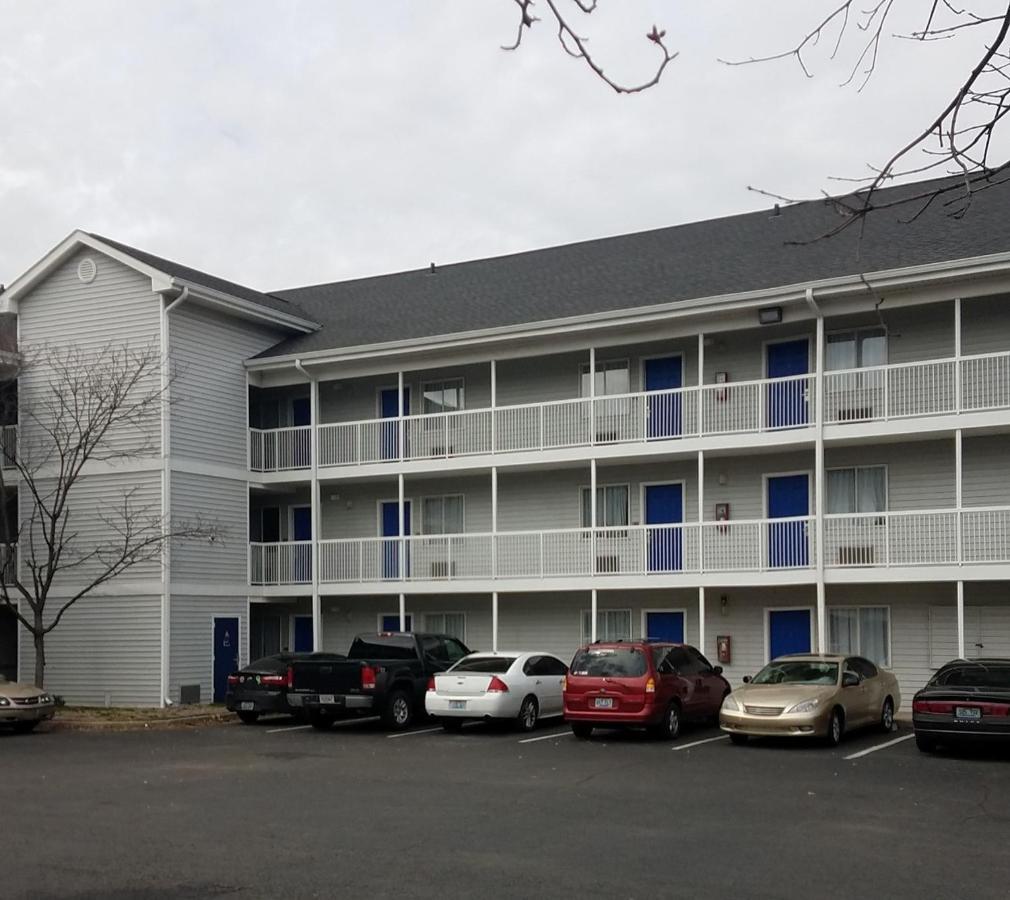 Intown Suites Extended Stay Louisville Ky - Airport Екстериор снимка